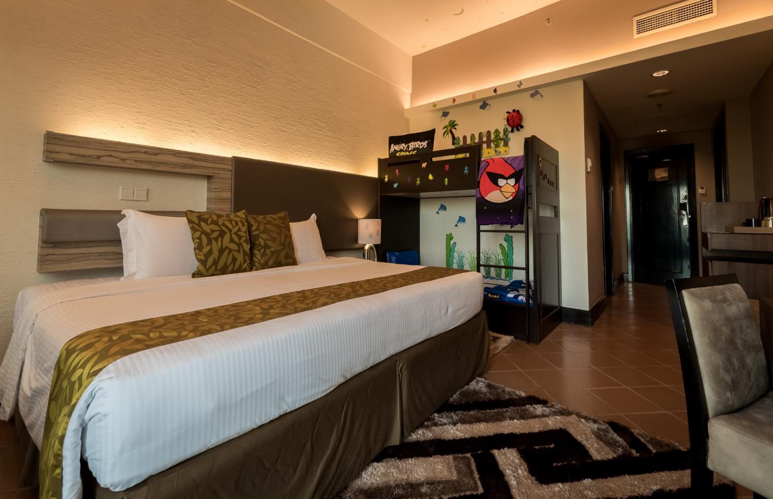 Family, Twin Beds, Sea Front