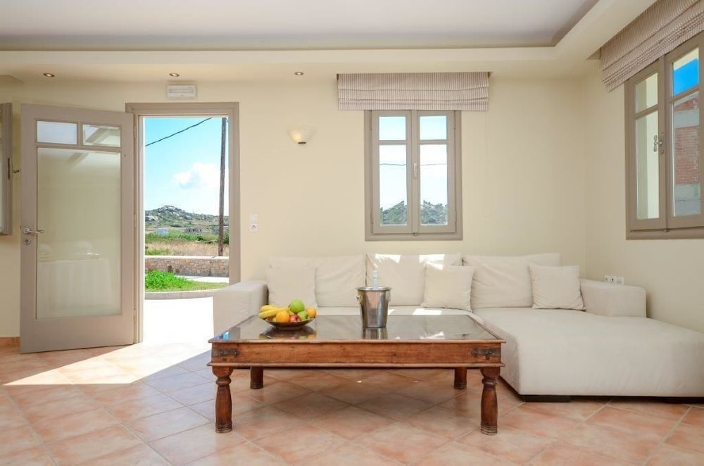 Plaka Hotel I 33/62