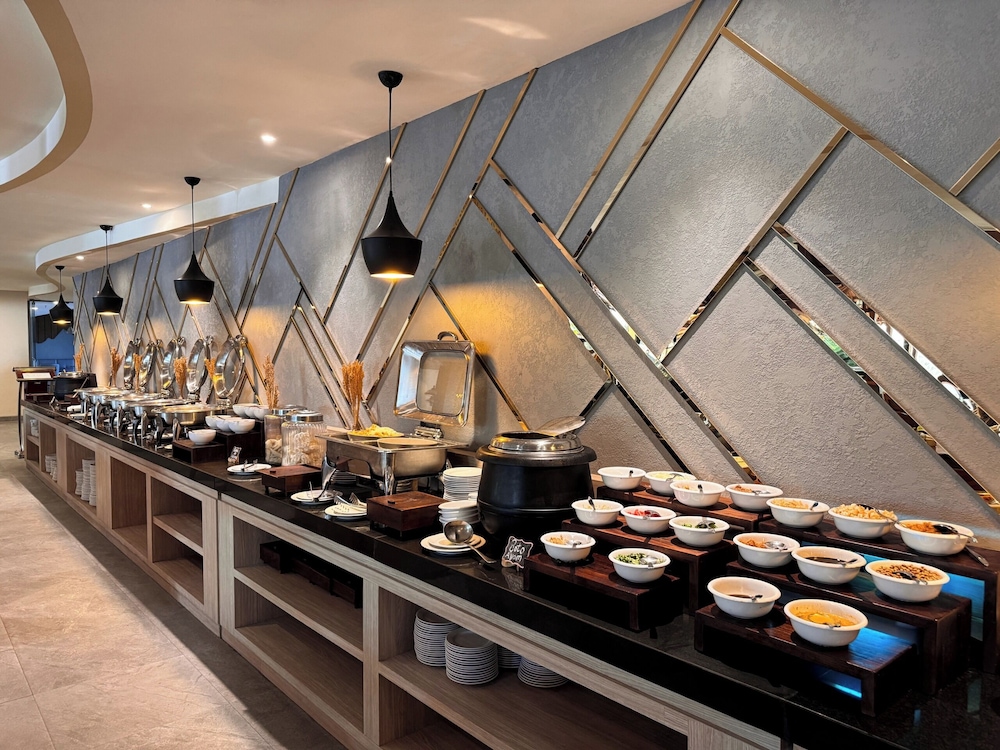 Aveon Hotel Yogyakarta by Daphna International 6/21
