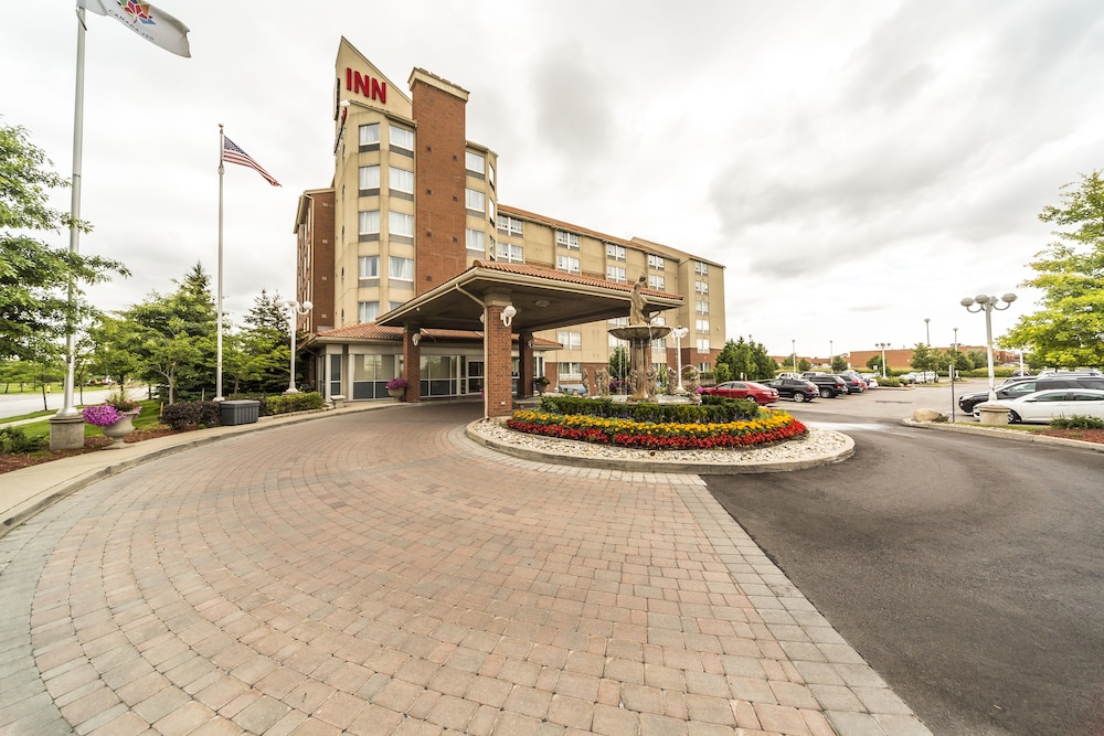 Monte Carlo Inn Vaughan Suites 62/65