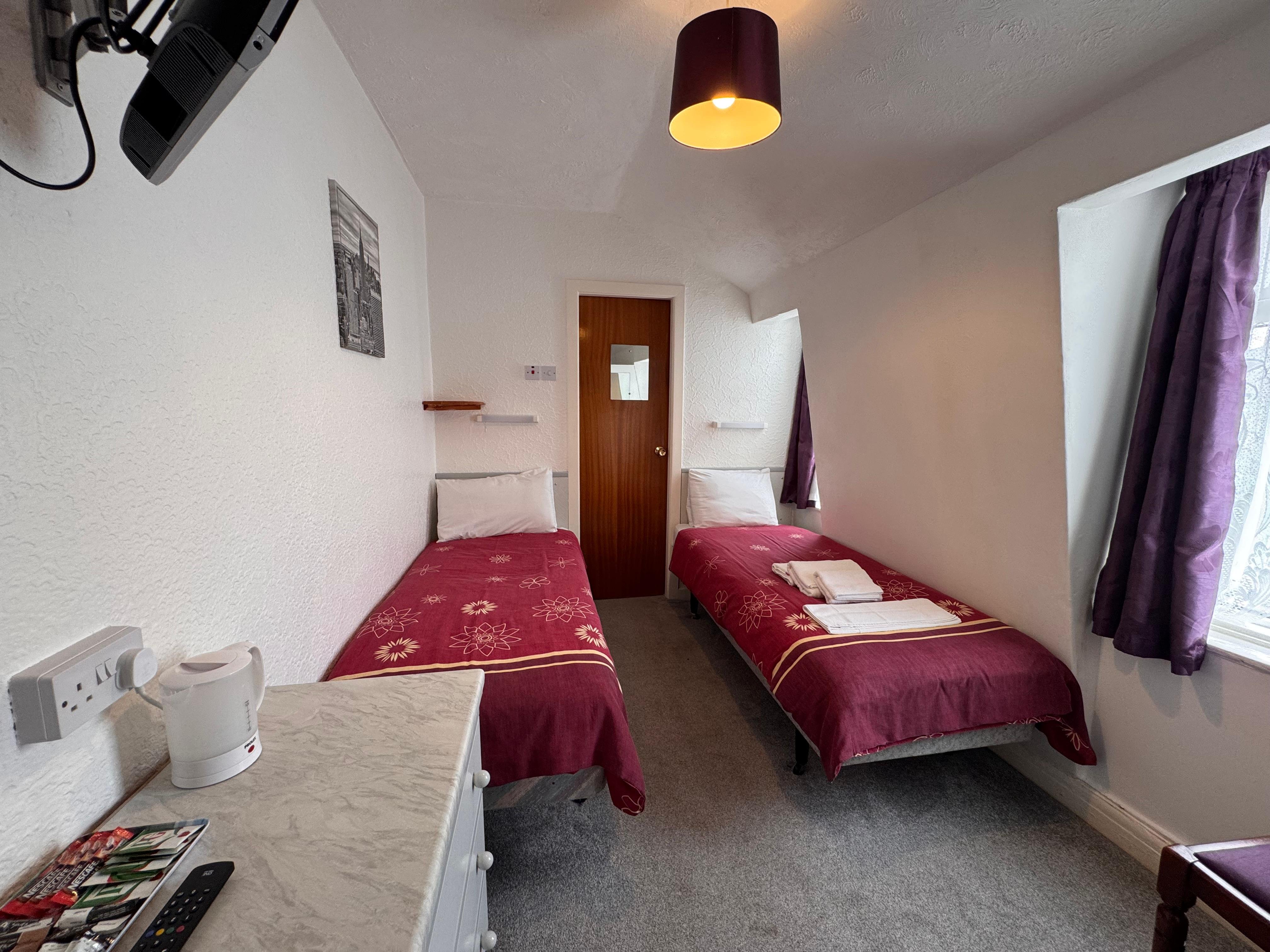 RideSide Hotel, next to Pleasure Beach Blackpool 29/65