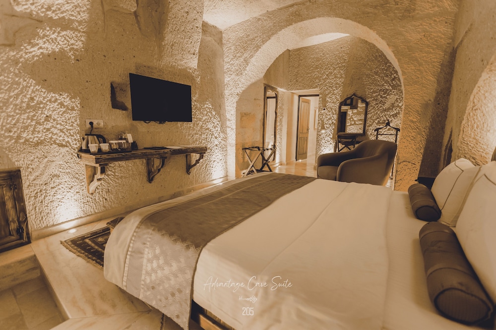 Nino Cave Suites 24/50