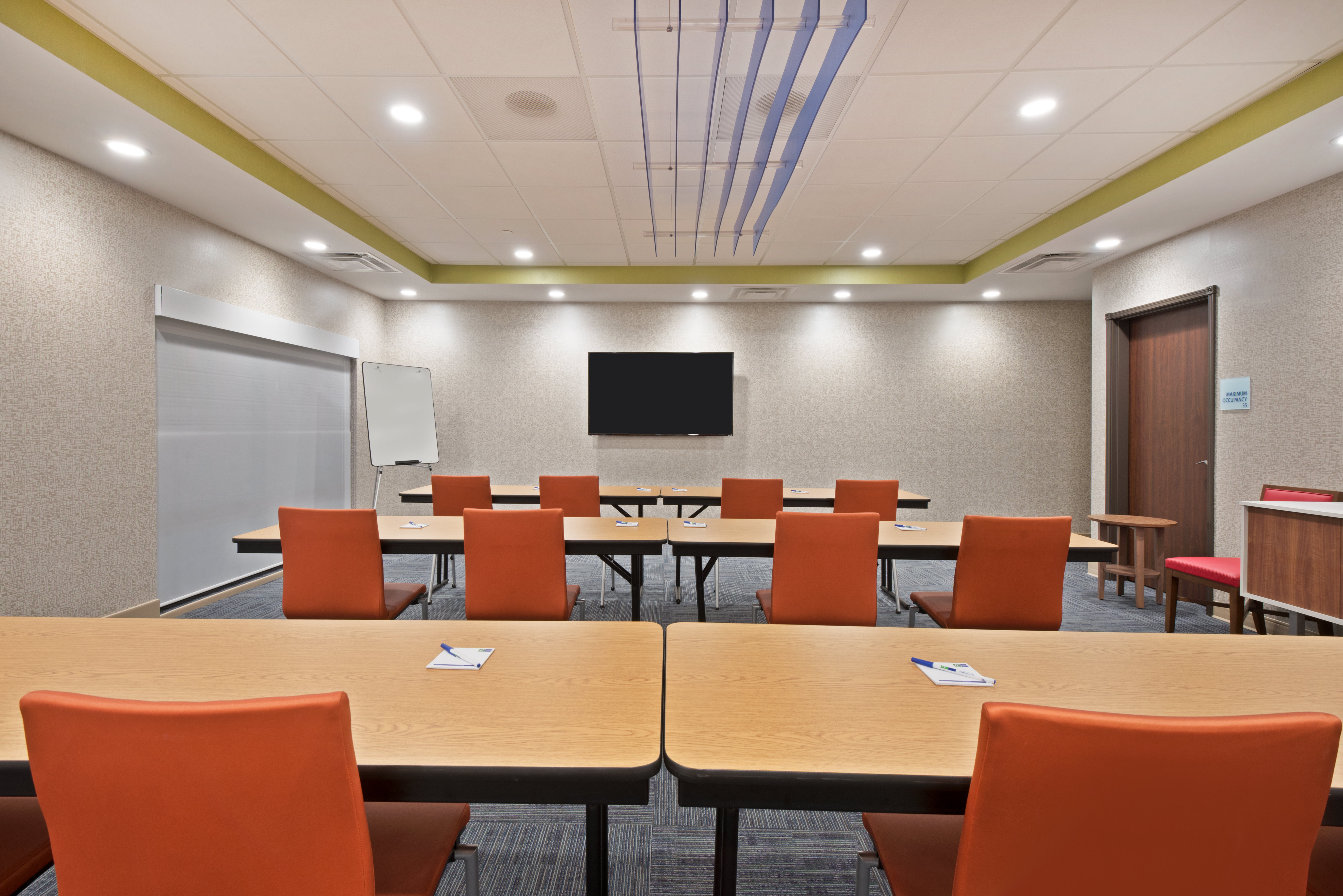 Holiday Inn Express & Suites UNIONTOWN 45/54