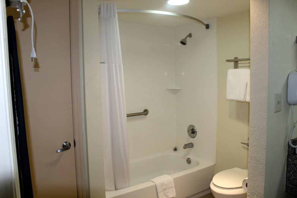 غرفة قياسية بسريرين كوين للمدخنين، Days Inn by Wyndham Douglasville-Atlanta-Fairburn Road 9/10