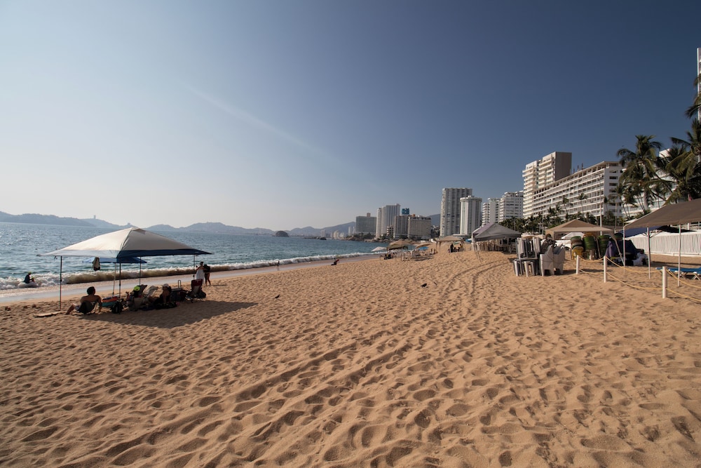Copacabana Beach Hotel Acapulco 60/68