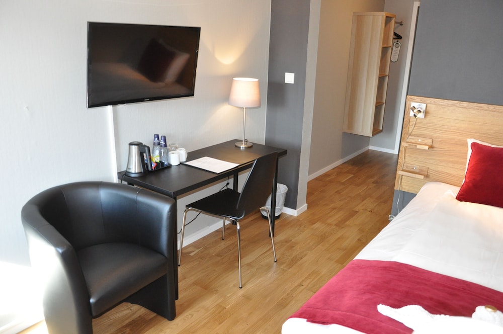 City Hotel 23/32