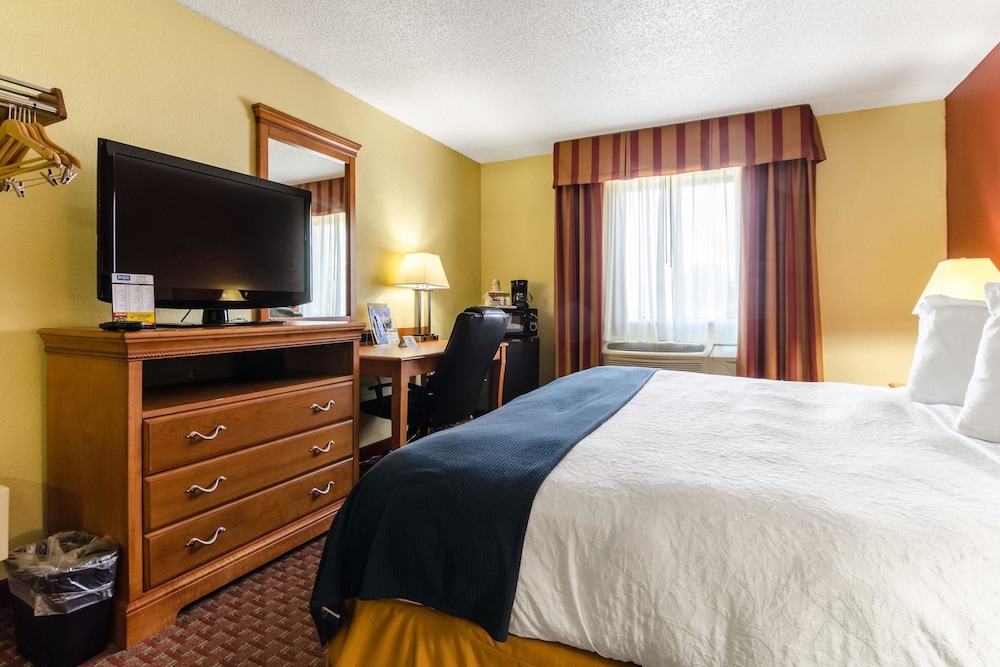 Rodeway Inn & Suites Jacksonville Near Camp Lejeune 20/51