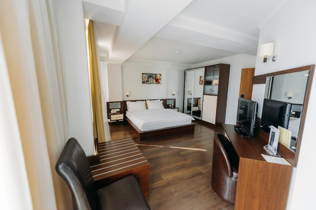 SUPERIOR, DOUBLE BED, CITY VIEW