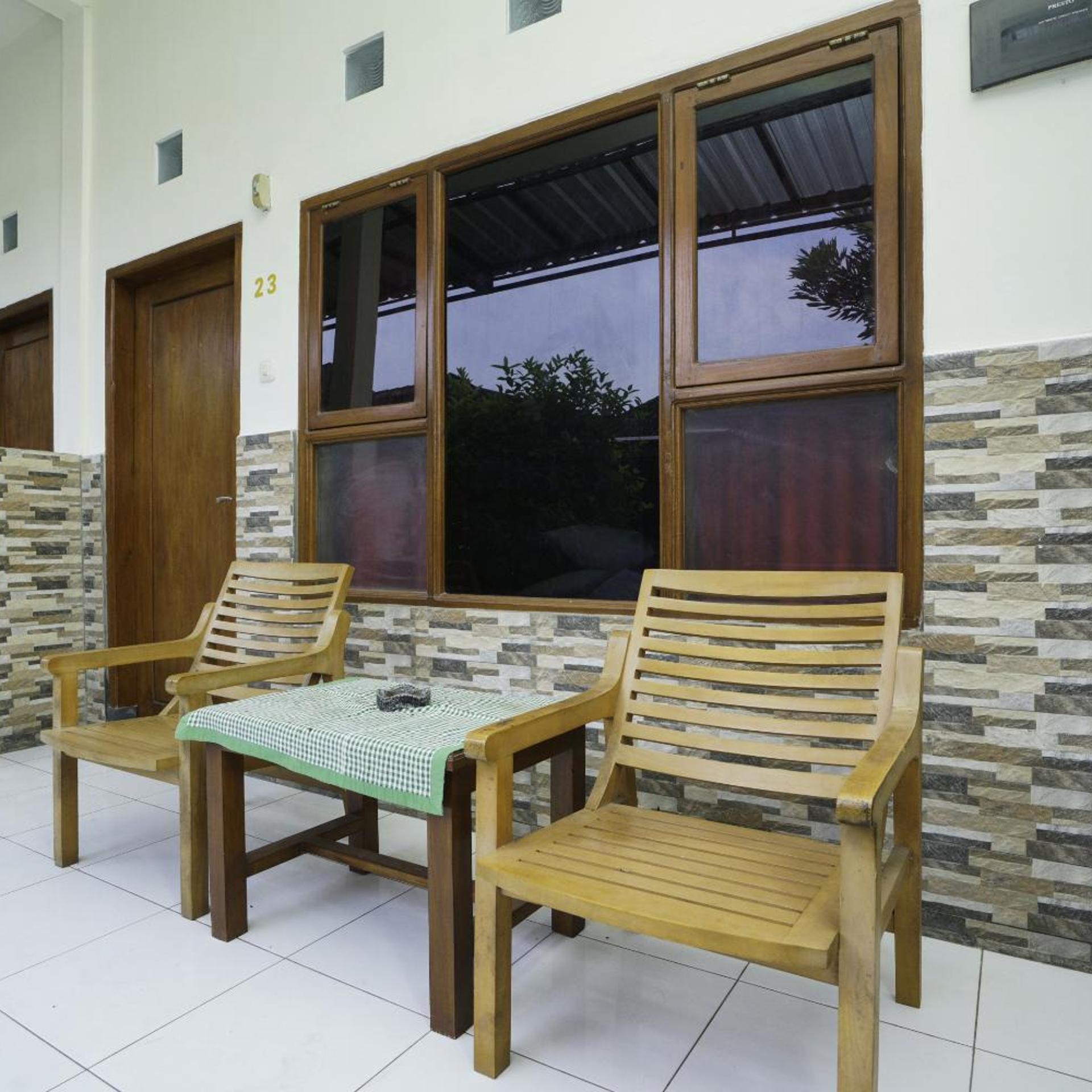 OYO 1999 Hotel Tentrem Syariah 2/33