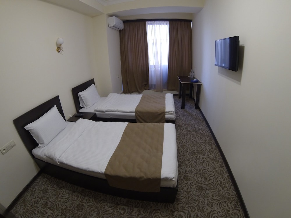 Yerevan Centre Hotel 3/21