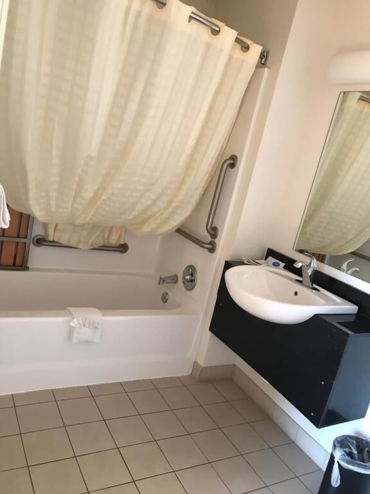 AMERICAS BEST VALUE INN 47/53