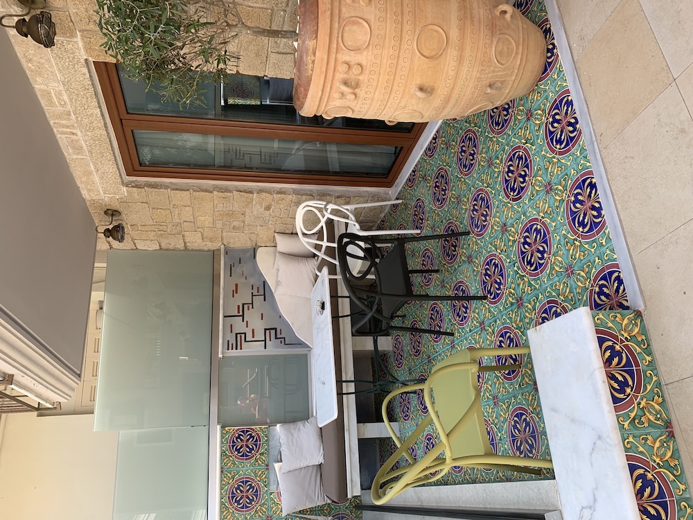 Leda Suites 34/50