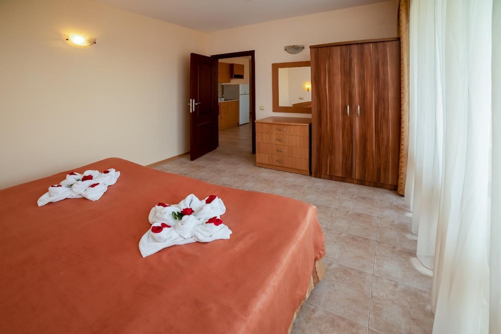 Aparthotel Rose Village 18/65