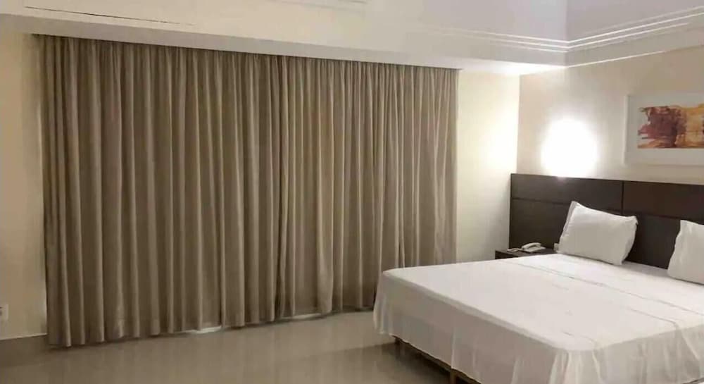 Tropical Executive Hotel 50/62