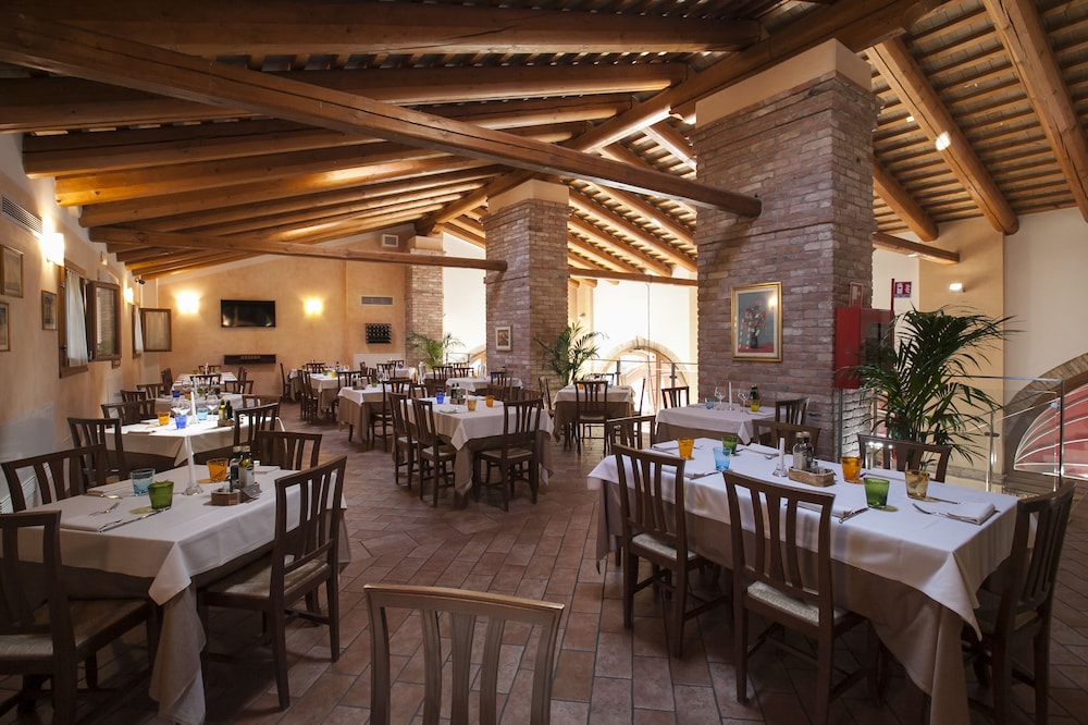 Albergo Antica Corte Marchesini 33/50