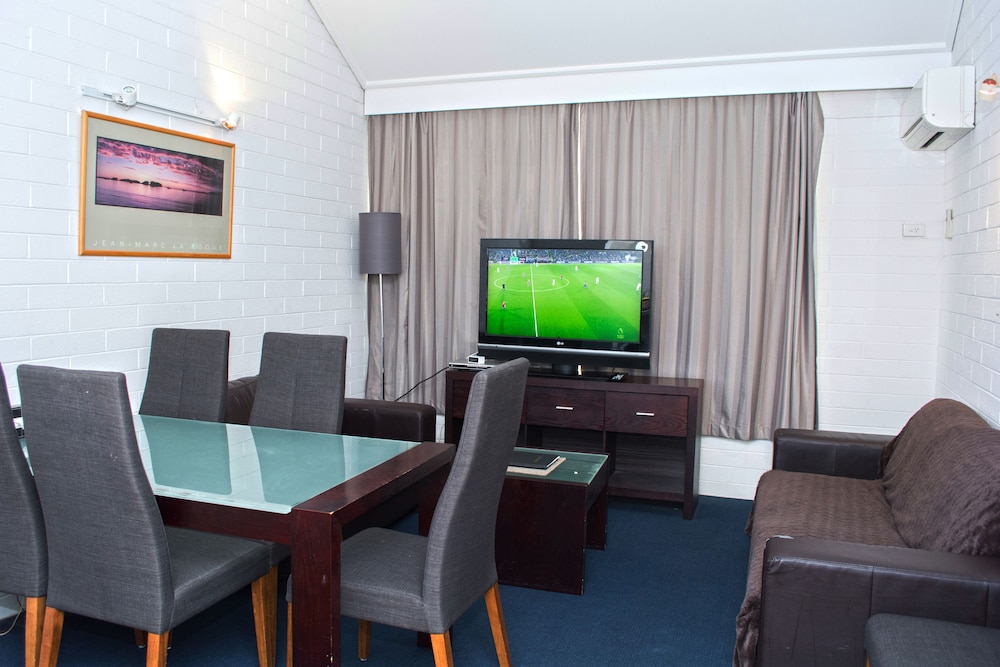 Alexander Motor Inn & Apartments 46/60