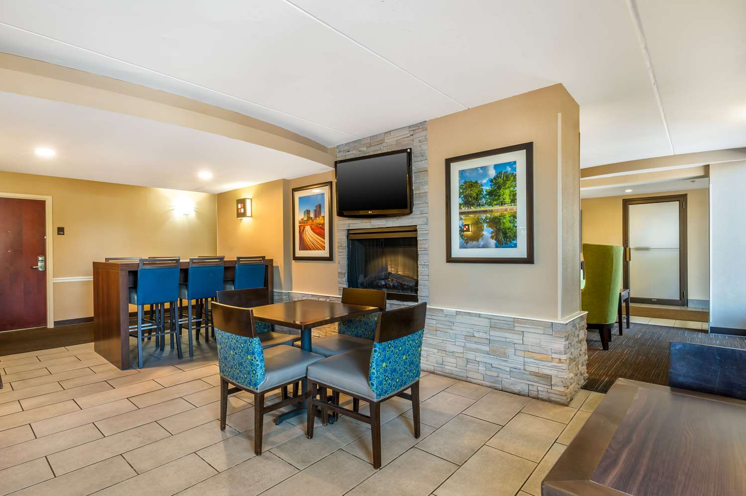 Comfort Inn & Suites East Hartford - Hartford 15/20