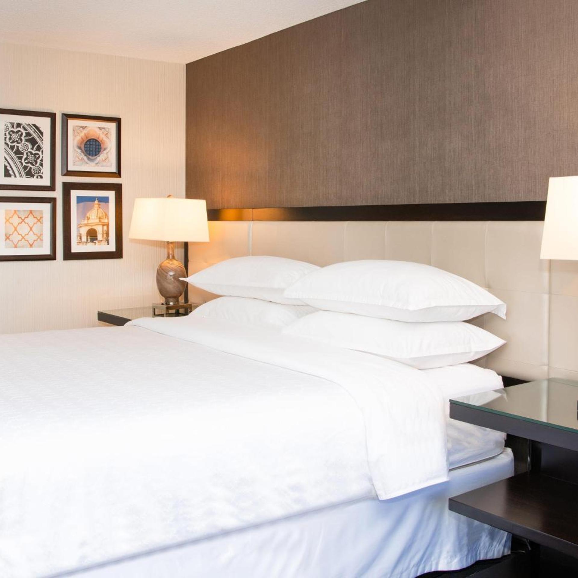Guest Room, Traditional, King Bed, Balcony, Sheraton Mission Valley San Diego 5/7