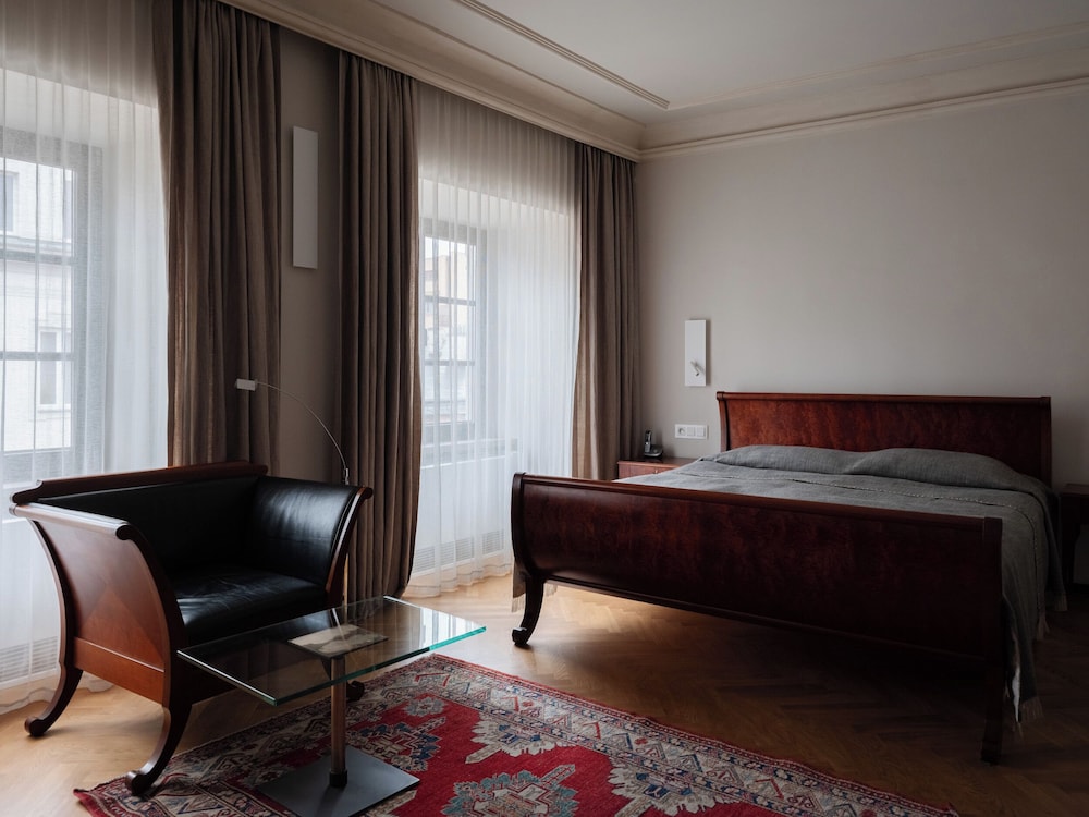 DELUXE, SINGLE, DOUBLE BED