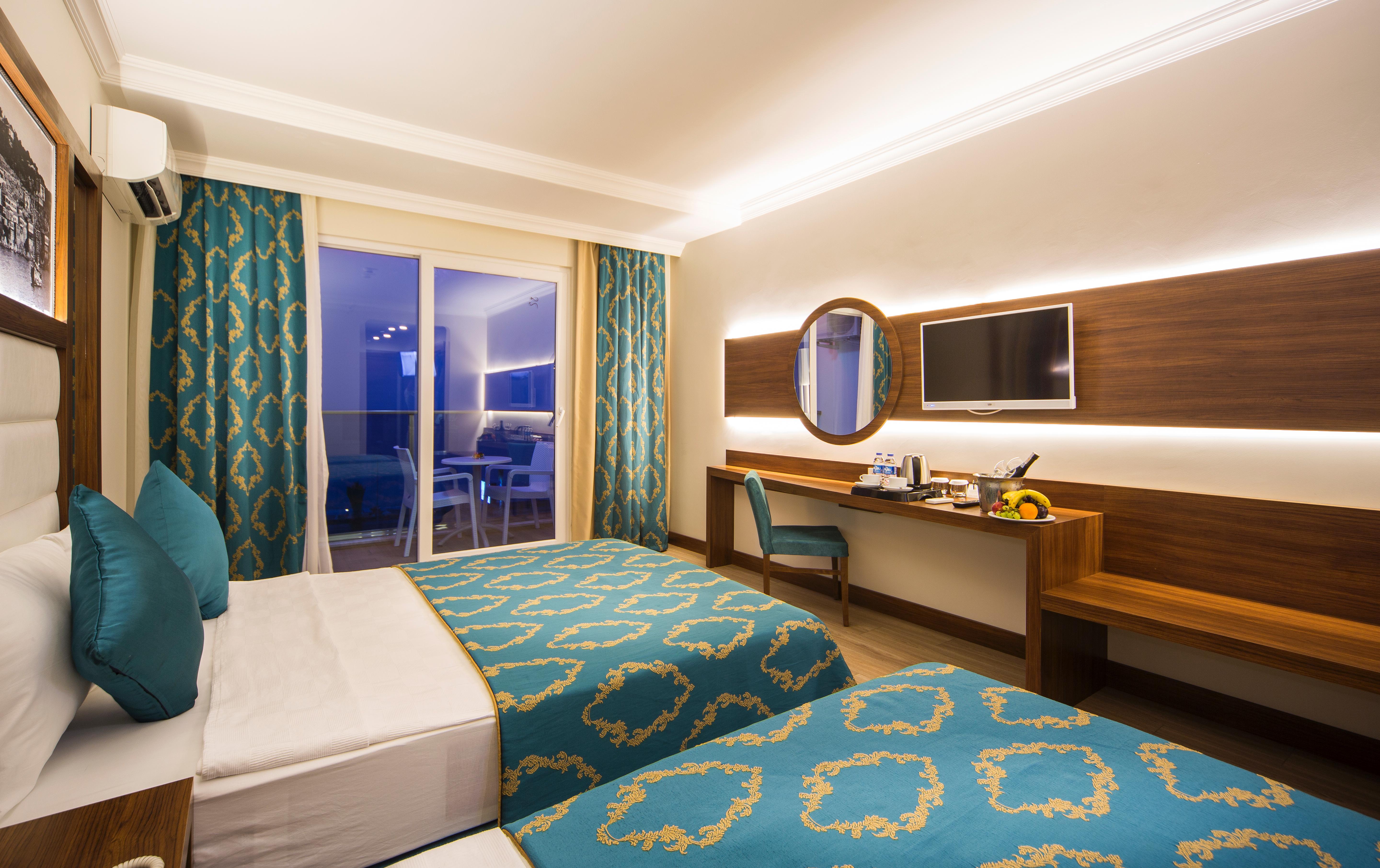 Room, Double Bed, Lateral Side Sea View