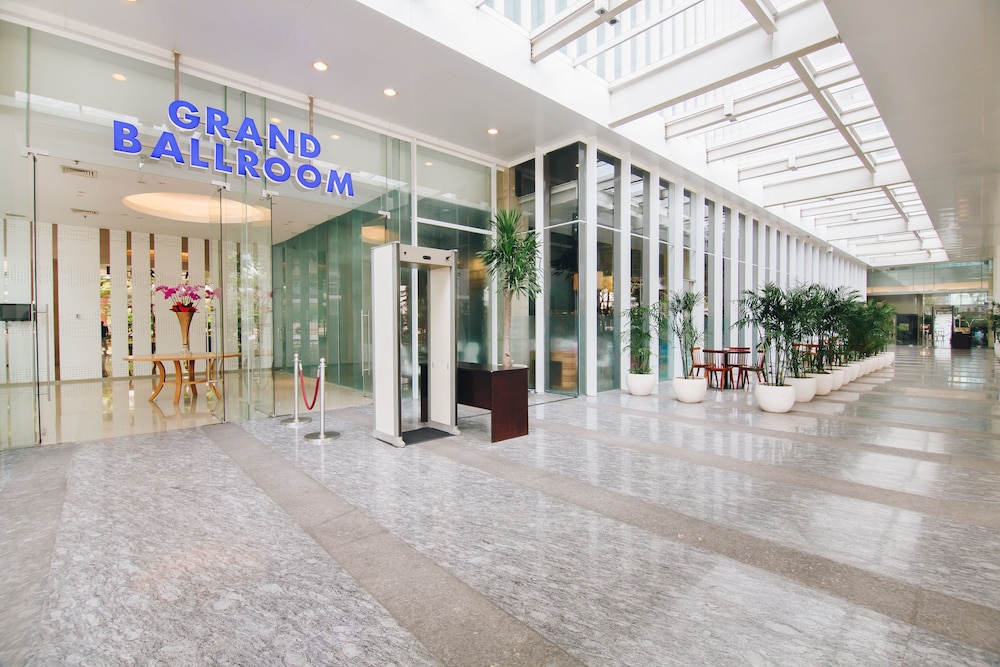 JS LUWANSA HOTEL AND CONVENTION CENTER in JAKARTA