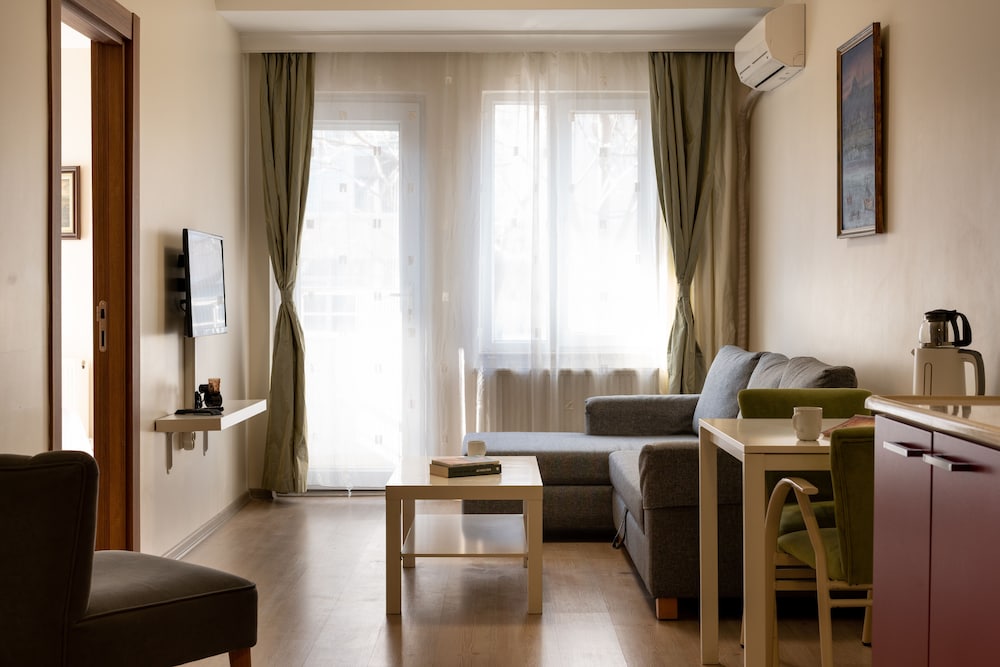 A Studio Apartment 44/62