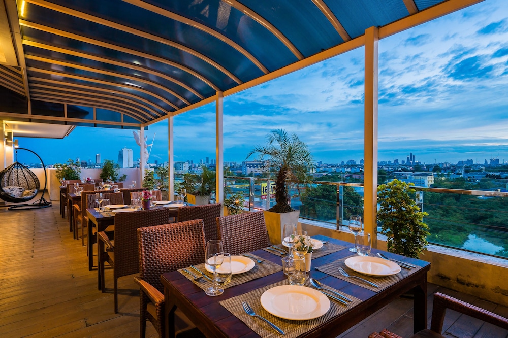 Grand Lord (Boutique) Hotel 45/59