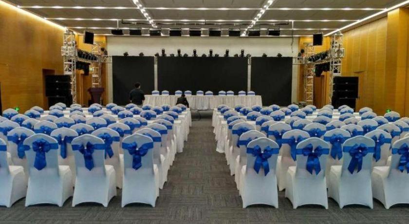 Intercity Hotel Qingdao 32/38