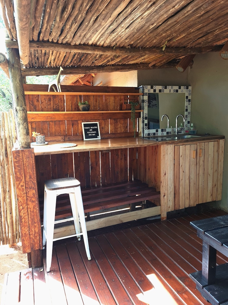 Ujabule 8 Sleeper Bush Lodge 28/50