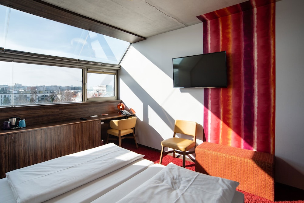 Simm's Hotel 9/41