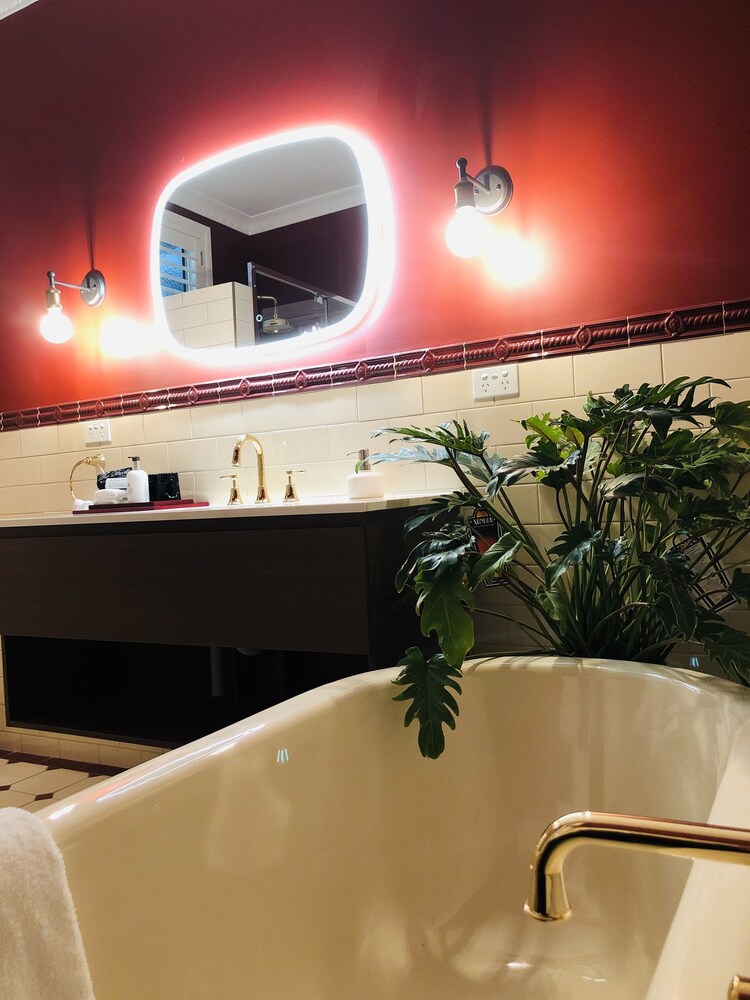 THE DUDLEY BOUTIQUE HOTEL 35/38