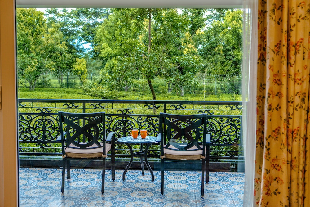 MAYFAIR Tea Resort 35/50
