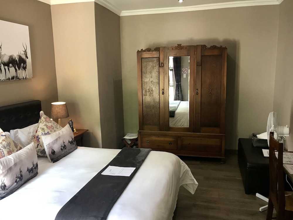 Aerotropolis Guest Lodge 5/50