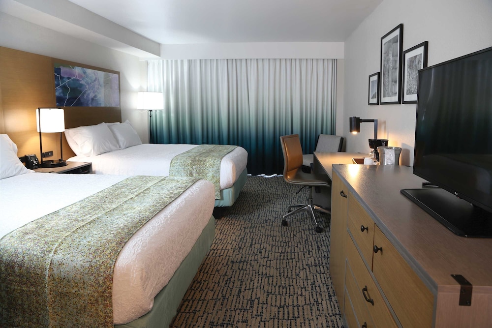 Surfbreak Oceanfront Hotel, Ascend Hotel Collection 10/61