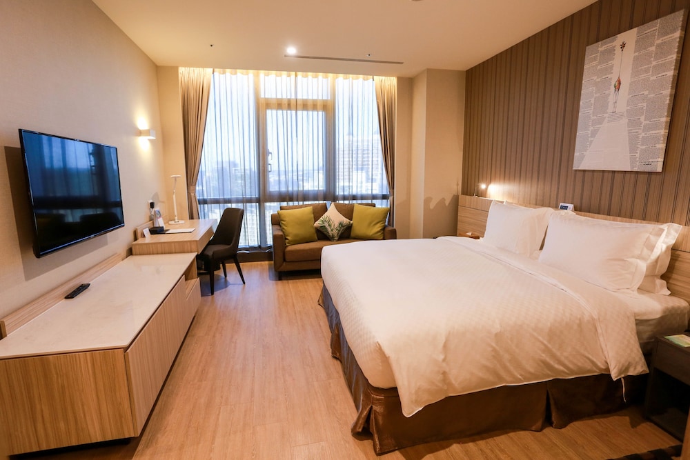 EXECUTIVE, SUITE