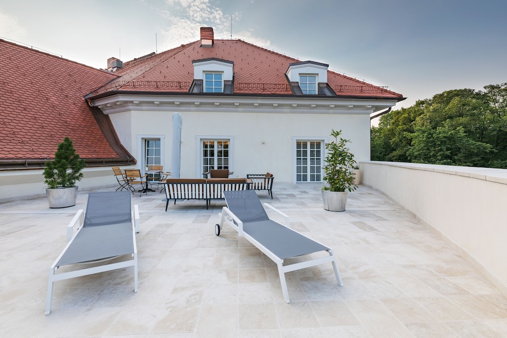 Palace Art Hotel Pezinok 40/50