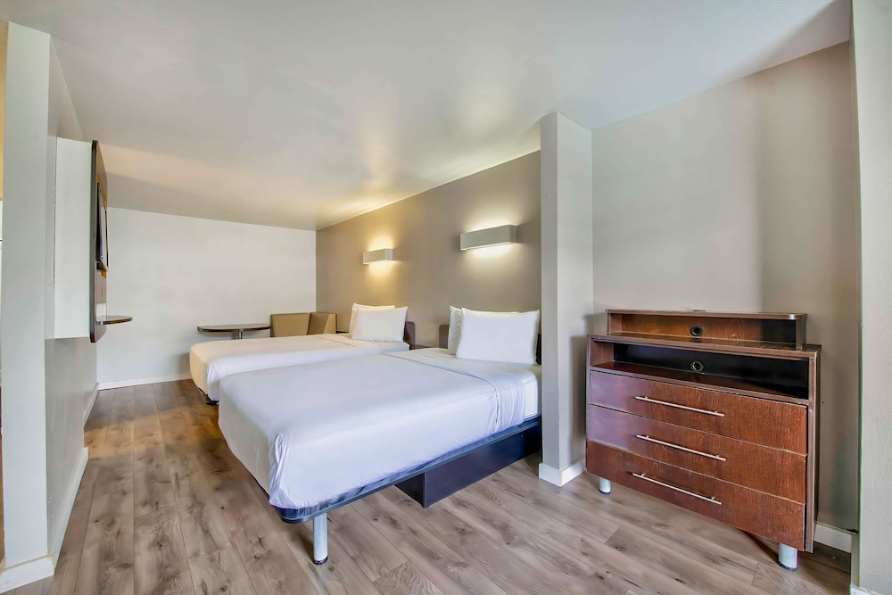 Studio6 San Antonio, TX - Airport 28/59