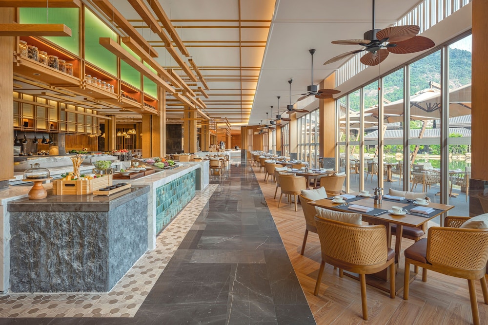 Sheraton Maoming Hot Spring Resort 13/30