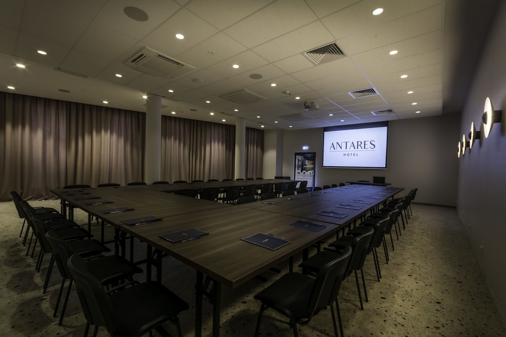 Hotel Antares 38/50