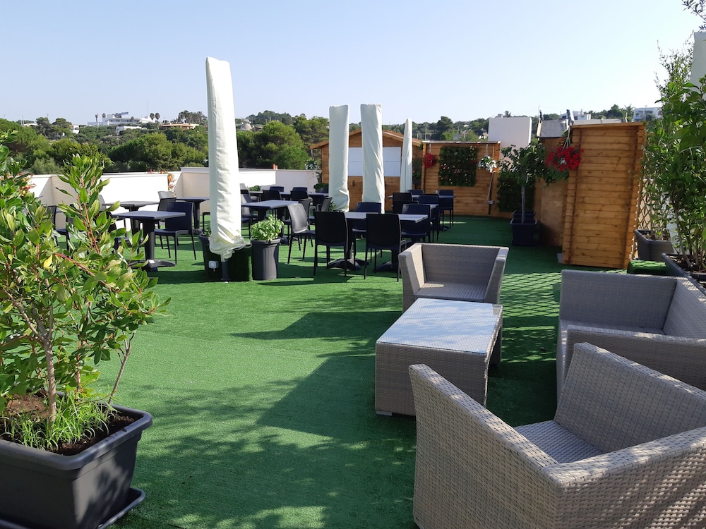 Morello Beach Hotel 45/50