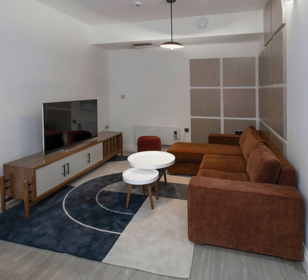 Trueman Court Luxury Serviced Apartments 37/55