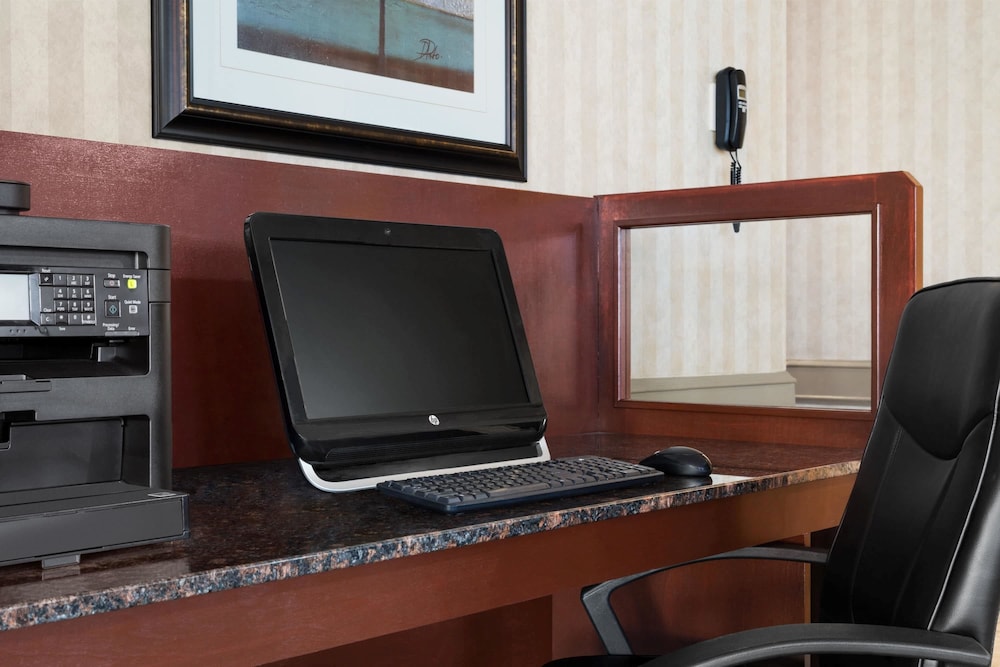 Travelodge By Wyndham Lloydminster 28/33