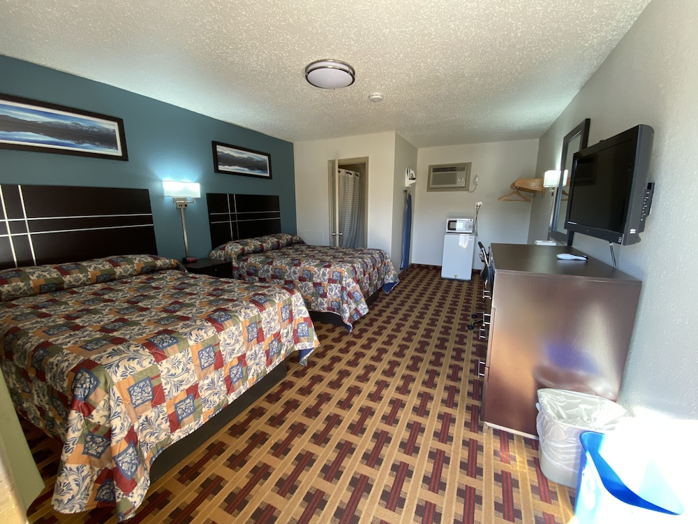 Lodge Inn 11/61