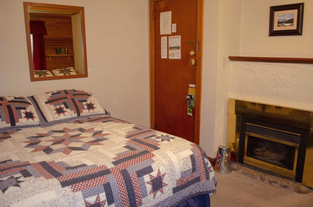 Crandell Mountain Lodge 30/66