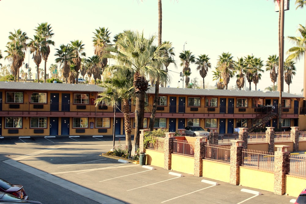 Orange Show Inn San Bernardino 18/19