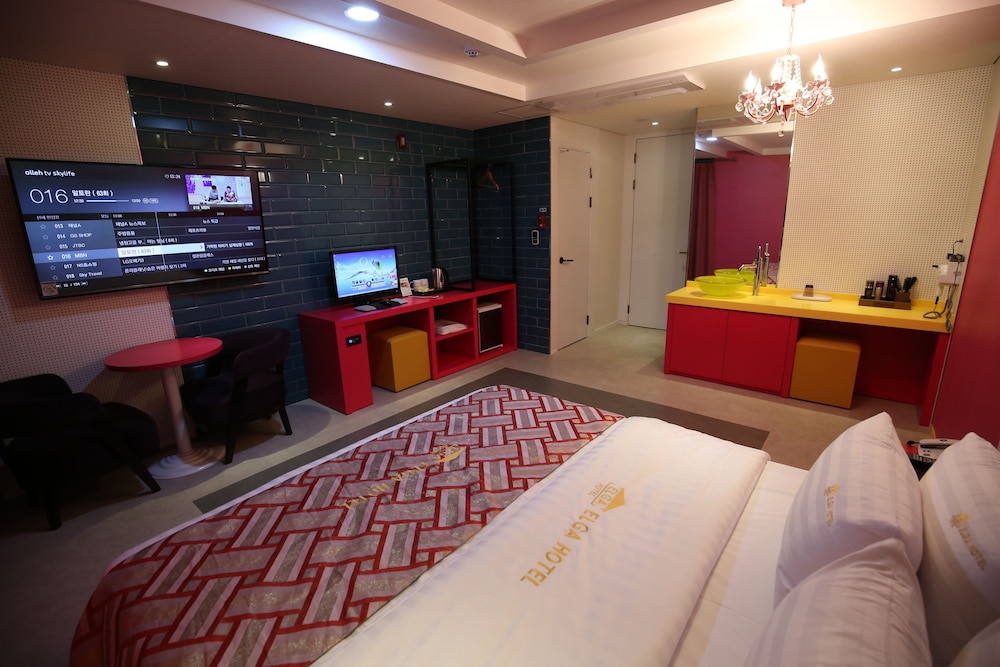 Elga Hotel 5/67