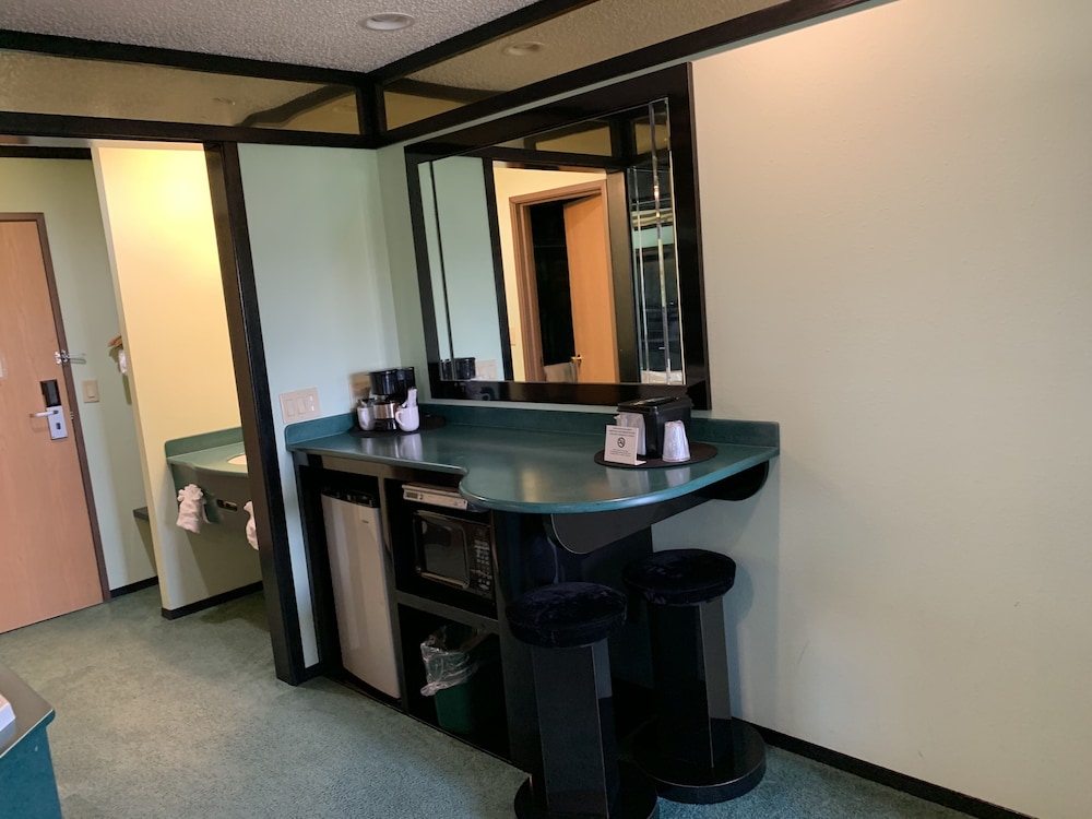 Designer Inn & Suites 55/69