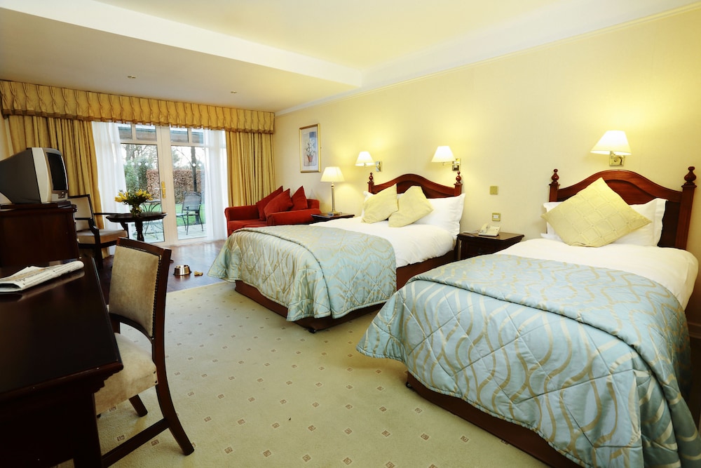ROOM, 1 DOUBLE AND 1 SINGLE BED