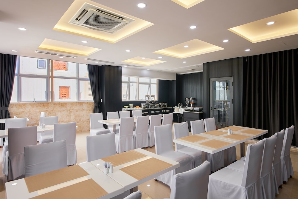 Kin Hotel Ly Tu Trong 36/49