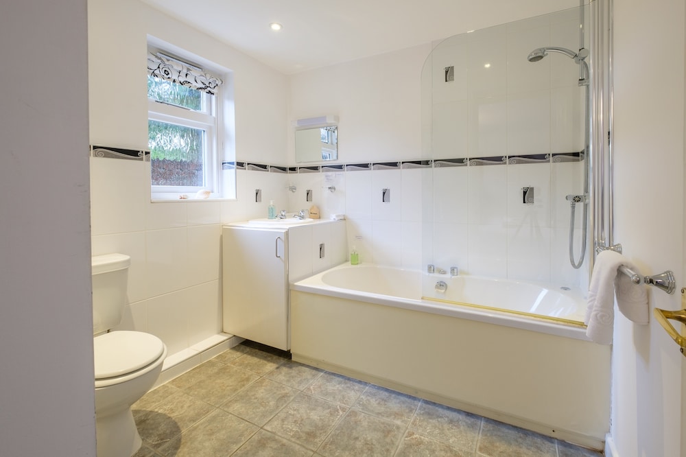 Newport Quay Bed And Breakfast 35/45